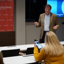 El Colegio de Economistas apoya el tejido productivo sevillano con una sesión de formación a la Asociación de Empresarias