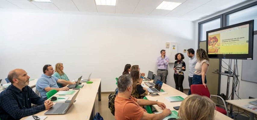 El Ayuntamiento de Mairena ofrece gratis tres cursos de máxima actualidad en noviembre para los negocios locales