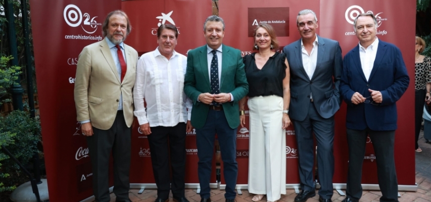 Javier Fernández reivindica la cercanía de la prensa local al ciudadano en el 26º aniversario de 'Centro Histórico'.