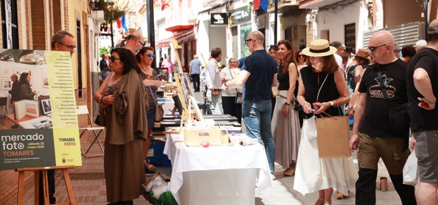 Tomares, capital andaluza de la fotografía en papel con el I Mercado de Foto