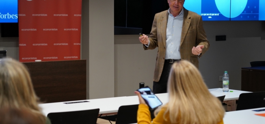 El Colegio de Economistas apoya el tejido productivo sevillano con una sesión de formación a la Asociación de Empresarias