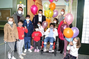 Gines celebra el D&iacute;a de las Personas con Discapacidad estrenando el nuevo ascensor  del colegio &Aacute;ngel Campano