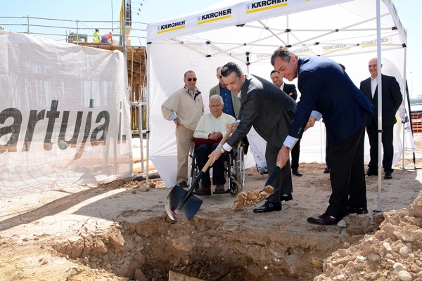 La multinacional alemana K&auml;rcher pone en Tomares la primera piedra del primer centro que abrir&aacute; en Andaluc&iacute;a