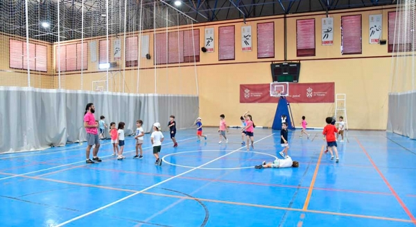 El Ayuntamiento de Tomares oferta 34 campus y escuelas de verano para ayudar a conciliar vida laboral y familiar
