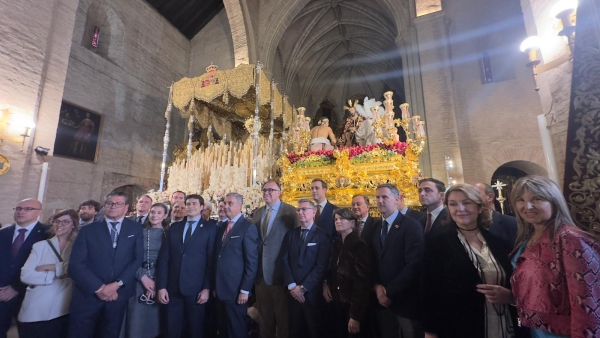 Ofrenda floral de ASET a su Patr&oacute;n, el Cristo de la Salud y el Buen Viaje de la Hermandad de San Esteban