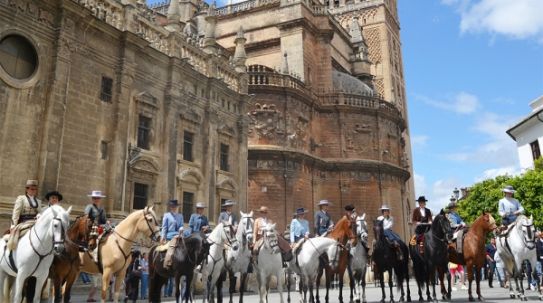 Impulso al turismo y al papel de las Amazonas en el III Paseo Feria de Sevilla