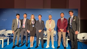 La doctora sevillana Ana Mart&iacute;nez Padilla expone en el Congreso Internacional AECEP 2024 los resultados de la rinoplastia ultras&oacute;nica, m&iacute;nimamente invasiva