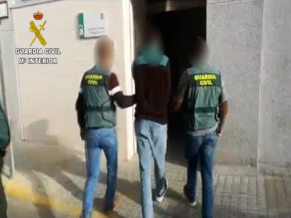 La Guardia Civil detiene a un vecino de Benacaz&oacute;n como autor de 9 robos en Subestaciones El&eacute;ctricas de ADIF