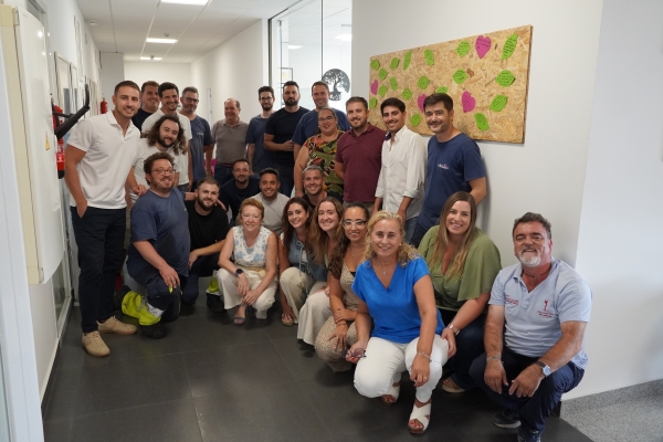 El Milagrito conmemora el D&iacute;a Mundial de la Limpieza con un mural gigante de Eco-tips aportados por su plantilla