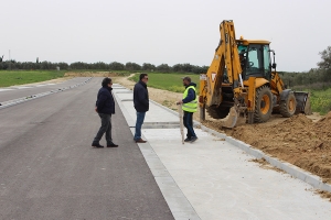 El Ayuntamiento inicia las obras de urbanizaci&oacute;n de la v&iacute;a de conexi&oacute;n de Espartinas con la A-49