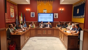 El delegado de Educaci&oacute;n destaca la apuesta educativa del Ayuntamiento de Villanueva del Ariscal en su visita al municipio