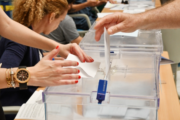 Tomares pone a disposici&oacute;n de las personas con movilidad reducida un veh&iacute;culo adaptado para facilitar el voto este 28M
