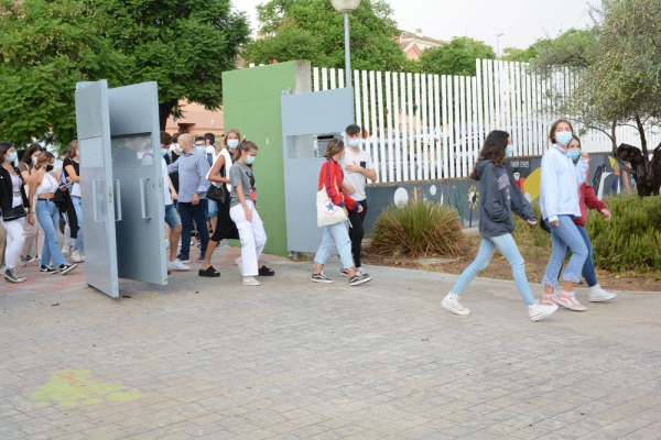 Los alumnos de secundaria y bachillerato comienzan en Tomares el curso 2021-22