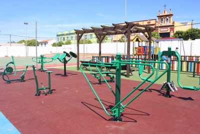 Nuevas máquinas biosaludables en el Polideportivo Municipal de Espartinas