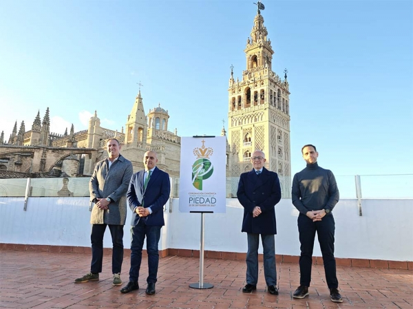 La Hermandad de la Vera Cruz presenta a la provincia la coronaci&oacute;n de su titular, Mar&iacute;a Sant&iacute;sima de la Piedad