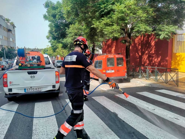 Bormujos garantiza la seguridad del alumnado con un dispositivo diario de desinfecci&oacute;n por parte de Protecci&oacute;n Civil