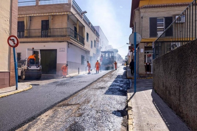 Las obras de Aljarafesa en la calle Alicante obligan a su cierre al tr&aacute;fico desde San Sebasti&aacute;n