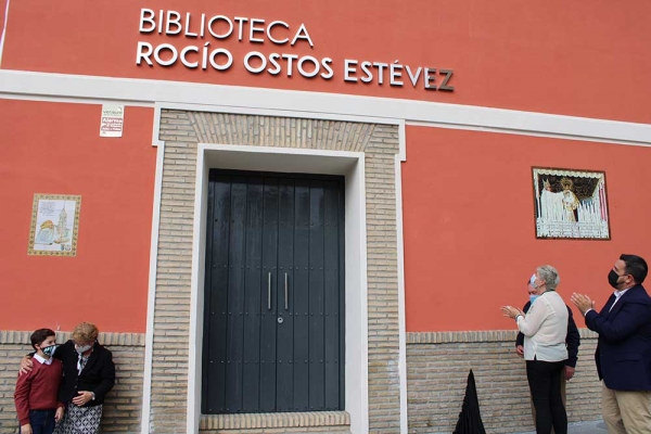 La Biblioteca de Gines lleva ya el nombre de Rocío Ostos Estévez
