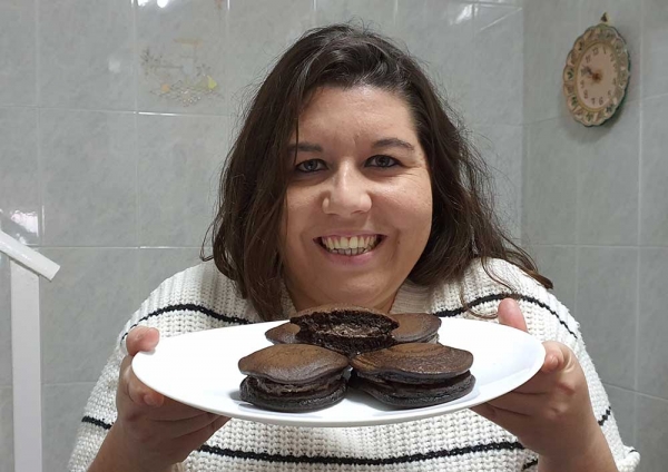 La repostera creativa Ángeles Fernández nos sorprende con una receta de Dorayakis de Oreo