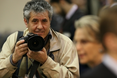 Tomares rinde homenaje al fot&oacute;grafo Eduardo Abad, dedic&aacute;ndole una calle y una exposici&oacute;n