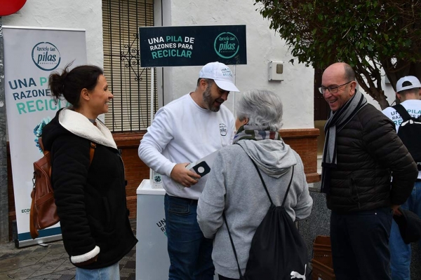El Ayuntamiento de Tomares pone en marcha la campa&ntilde;a &ldquo;Una pila de razones para reciclar&rdquo; de la Junta para concienciar sobre el reciclaje de pilas y acumuladores
