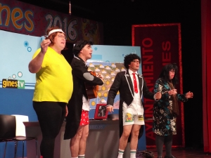 Carnaval de Gines, la actuaci&oacute;n del primer grupo local centr&oacute; la atenci&oacute;n de la tercera  semifinal