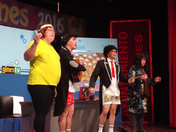 Carnaval de Gines, la actuaci&oacute;n del primer grupo local centr&oacute; la atenci&oacute;n de la tercera  semifinal