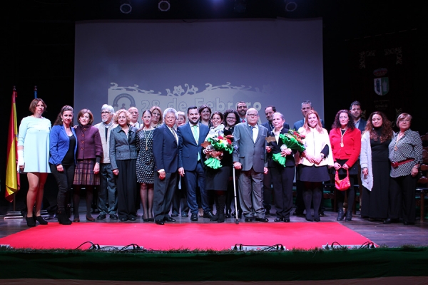 Gines celebr&oacute; el D&iacute;a de  Andaluc&iacute;a homenajeando  a los Ginenses del A&ntilde;o