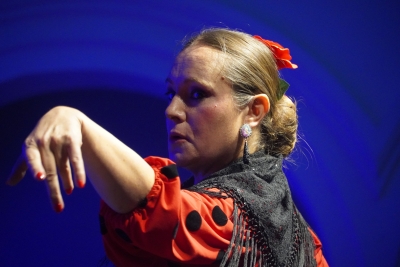 La Ni&ntilde;a de los Cupones llen&oacute; de inclusi&oacute;n la XLV Noche Flamenca Ecijana al desplegar su baile por lenguaje de signos