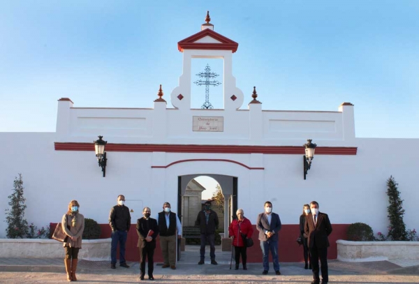 El Cementerio Municipal San Jos&eacute; de Gines renueva por completo su entrada principal