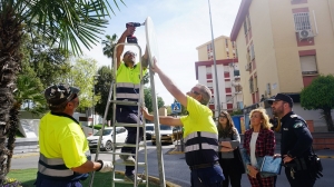 Castilleja de la Cuesta refuerza la seguridad vial con la colocaci&oacute;n de 1.500 nuevas se&ntilde;ales de tr&aacute;fico por todo el municipio