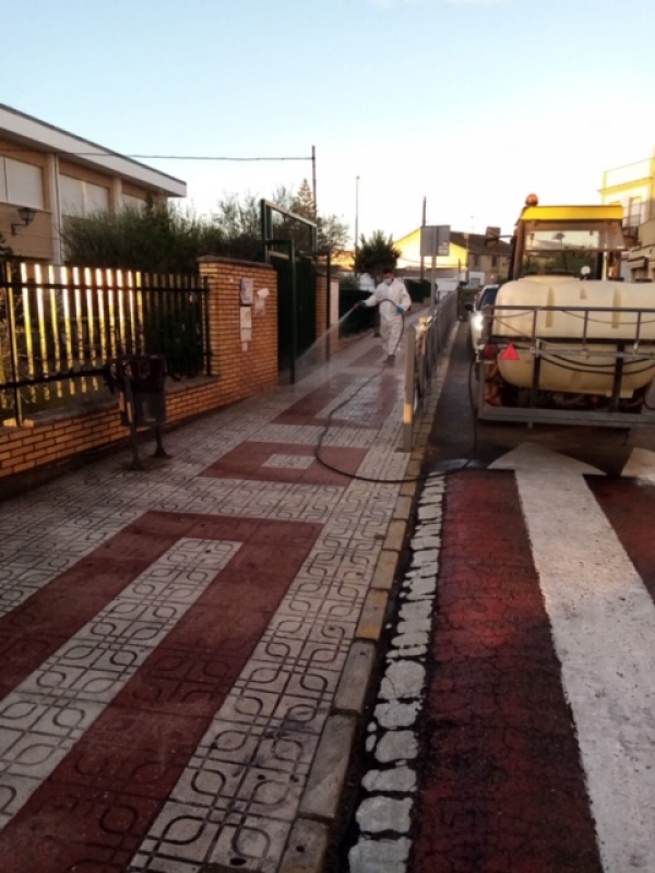 El ayuntamiento de Olivares refuerza el dispositivo de desinfecci&oacute;n en diferentes lugares y servicios p&uacute;blicos