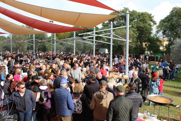 Gastronom&iacute;a, m&uacute;sica, solidaridad  y un magn&iacute;fico ambiente hicieron realidad un nuevo D&iacute;a de la Constituci&oacute;n en Gines