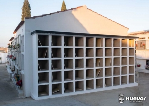 El cementerio municipal de Hu&eacute;var del Aljarafe reabre tras la finalizaci&oacute;n de las obras