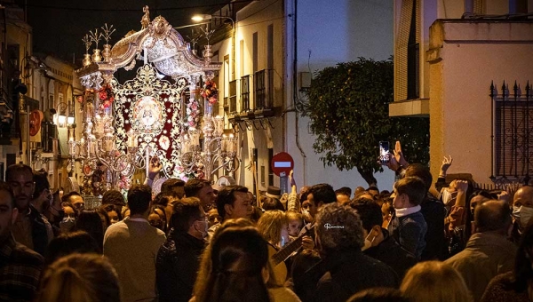El Simpecado de Nuestra Se&ntilde;ora de la Soledad recorre este s&aacute;bado d&iacute;a 4 en su Carreta las calles de Castilleja de la Cuesta