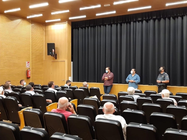 El alcalde algabeño se reúne con agricultores para mejorar la seguridad en los campos