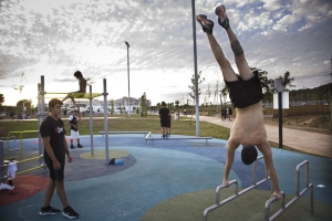 Las 62 zonas infantiles en parques de Mairena inician un plan de mejora