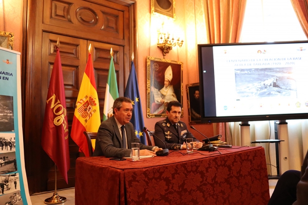 Tablada presenta en el Ayuntamiento de Sevilla los actos conmemorativos de su Centenario