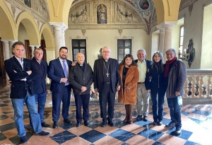 ‘Amigos de Gines’ y el Arzobispo de Sevilla protagonizan un encuentro con motivo del 50 aniversario del mítico grupo de sevillanas