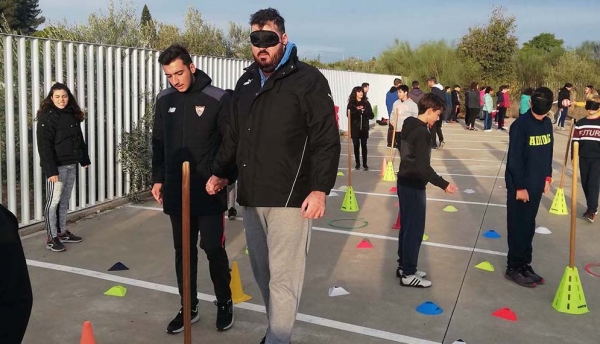 Un millar de estudiantes empatizan con la diversidad funcional en Mairena del Aljarafe