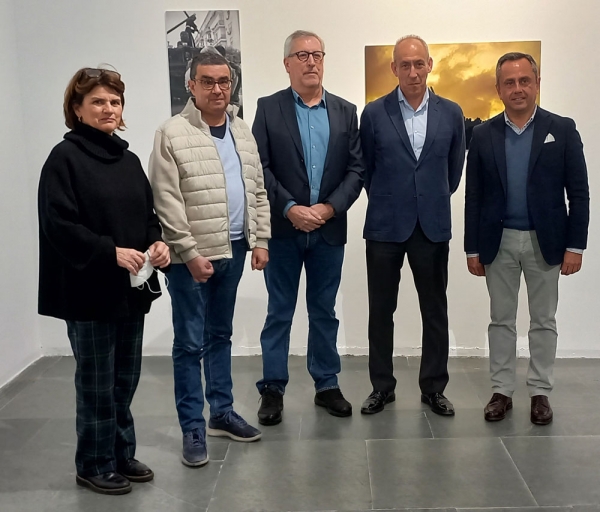 Tomares inaugura la exposici&oacute;n "Perspectivas" sobre la Semana Santa sevillana del fot&oacute;grafo Jos&eacute; Antonio Zamora
