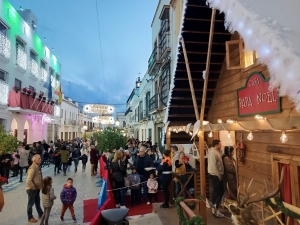 Un paisaje nevado, un tren navide&ntilde;o  y una casa de Pap&aacute; Noel con mucha magia
