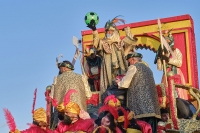 La Cabalgata de Reyes Magos celebra su 40 aniversario repartiendo un cargamento de ilusi&oacute;n por las calles de Gines