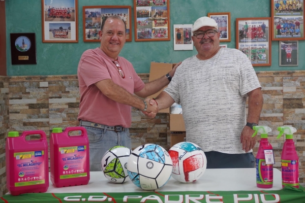 Fabrienvaf Nuca dona balones y productos de limpieza al C.D. Padre Pío como reconocimiento a su labor social y deportiva
