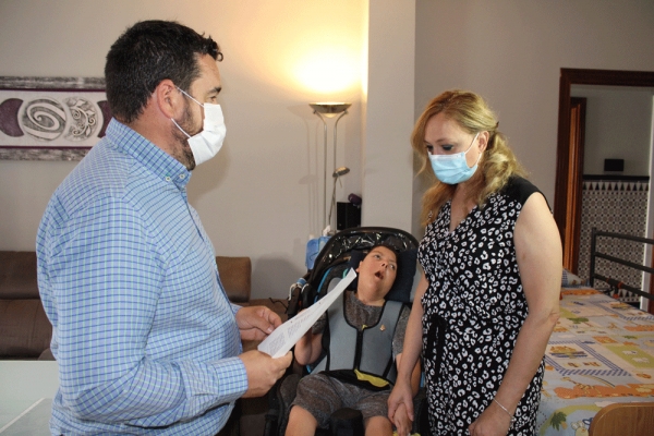 El Ayuntamiento de Gines apoya las reivindicaciones de las familias con menores afectados por enfermedades graves