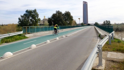La Junta adjudica las obras de un carril BUS-VAO reversible que conecte el Aljarafe Norte con Sevilla