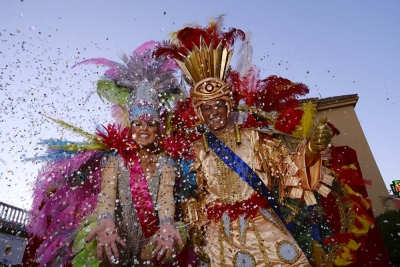 Gines se ech&oacute; a la calle para disfrutar de su espectacular  Carnaval de Luz