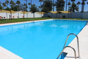 La piscina de verano de Espartinas abrir&aacute; de noche hasta el pr&oacute;ximo mi&eacute;rcoles