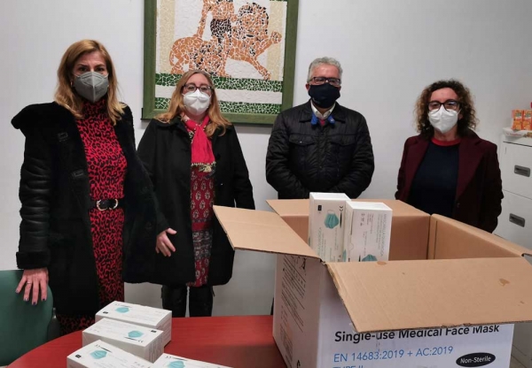El ayuntamiento de Bormujos reparte 6.000 mascarillas a los dos institutos de secundaria