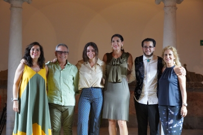 La magia de Pepe Marchena se adue&ntilde;a del Palacio de Pe&ntilde;aflor con Sandra Carrasco y David de Arahal